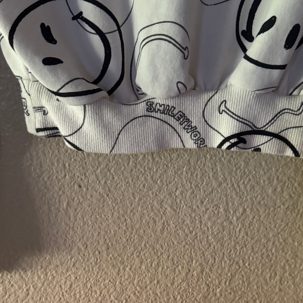 H&M Cream Smiley World Girls Crop Top Sweater - Picture 9 of 12